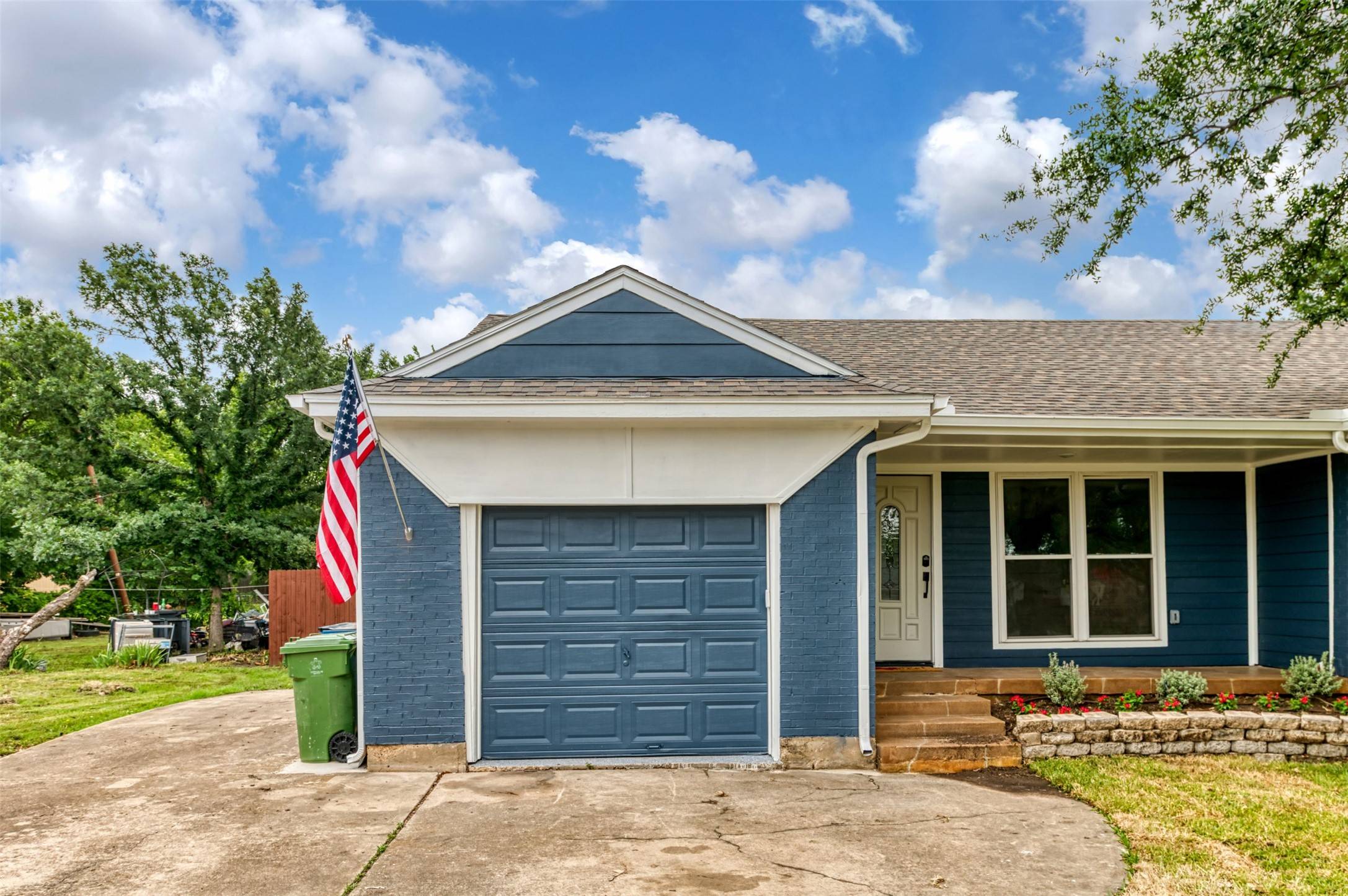 Grapevine, TX 76051,1413 Hill ST