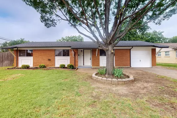 5101 Cloyce CT, North Richland Hills, TX 76180