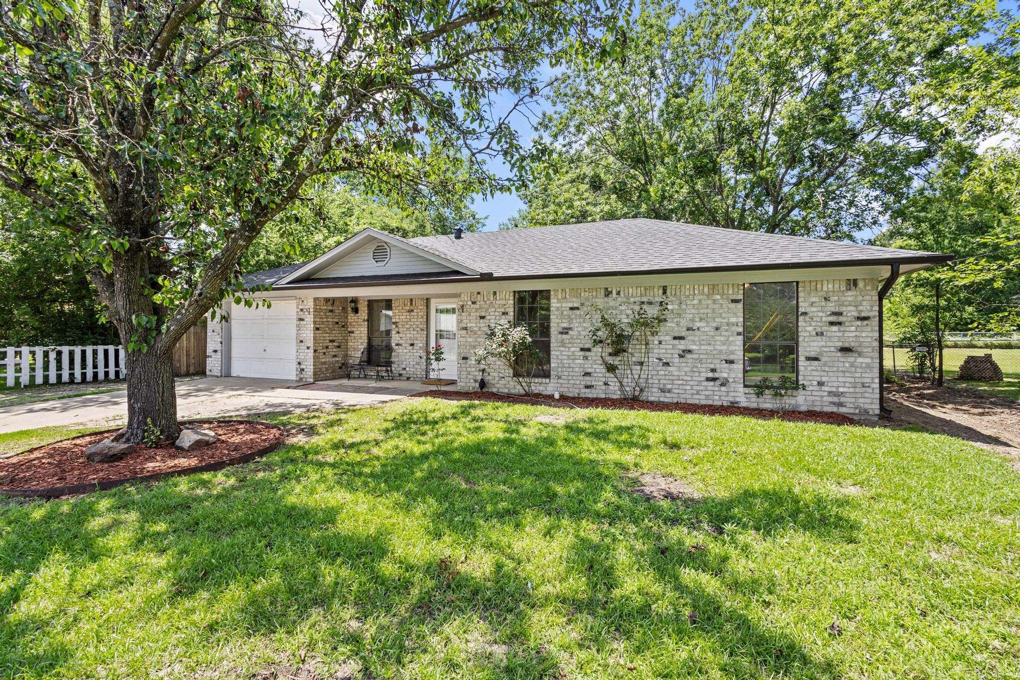 613 Locust ST S, Sulphur Springs, TX 75482