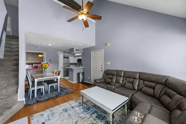 Dallas, TX 75243,9815 Walnut ST #204