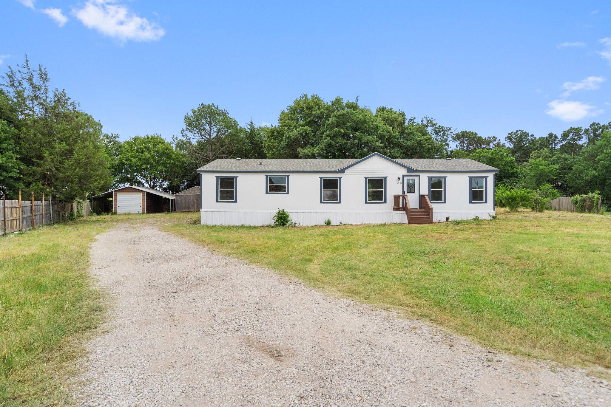 Joshua, TX 76058,5901 Vinery LN