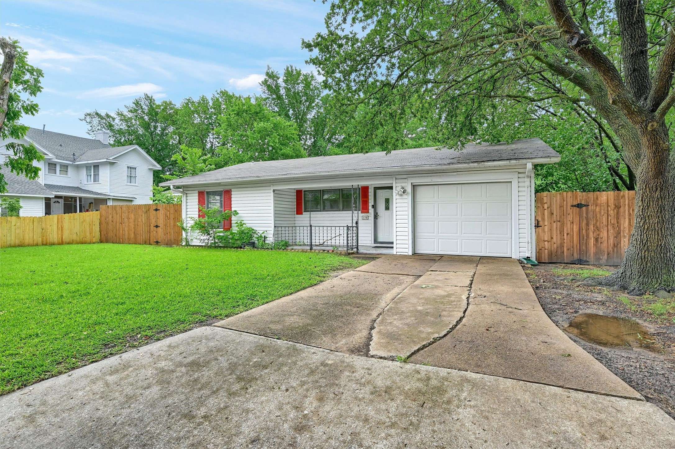 Sherman, TX 75090,110 W Moore ST