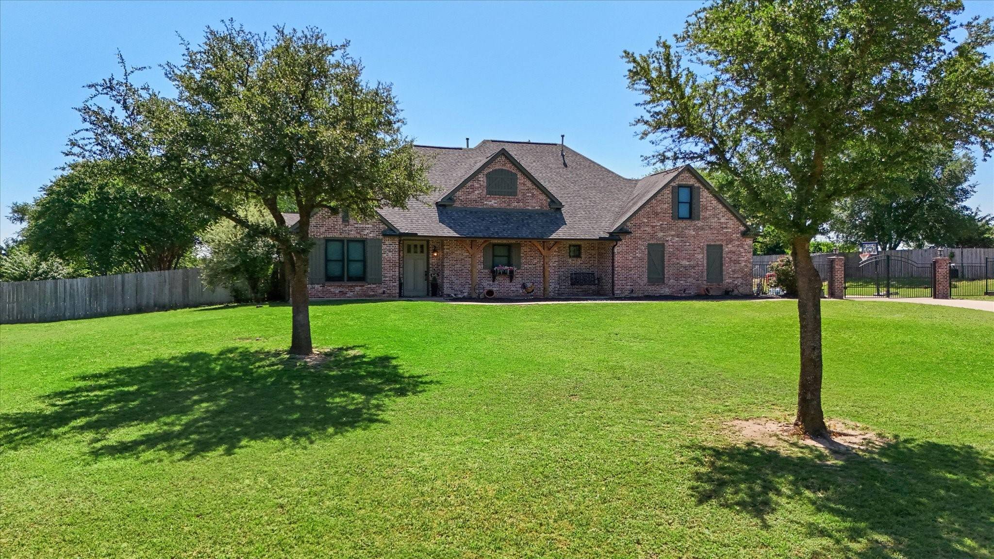 3052 Keri LN, Midlothian, TX 76065