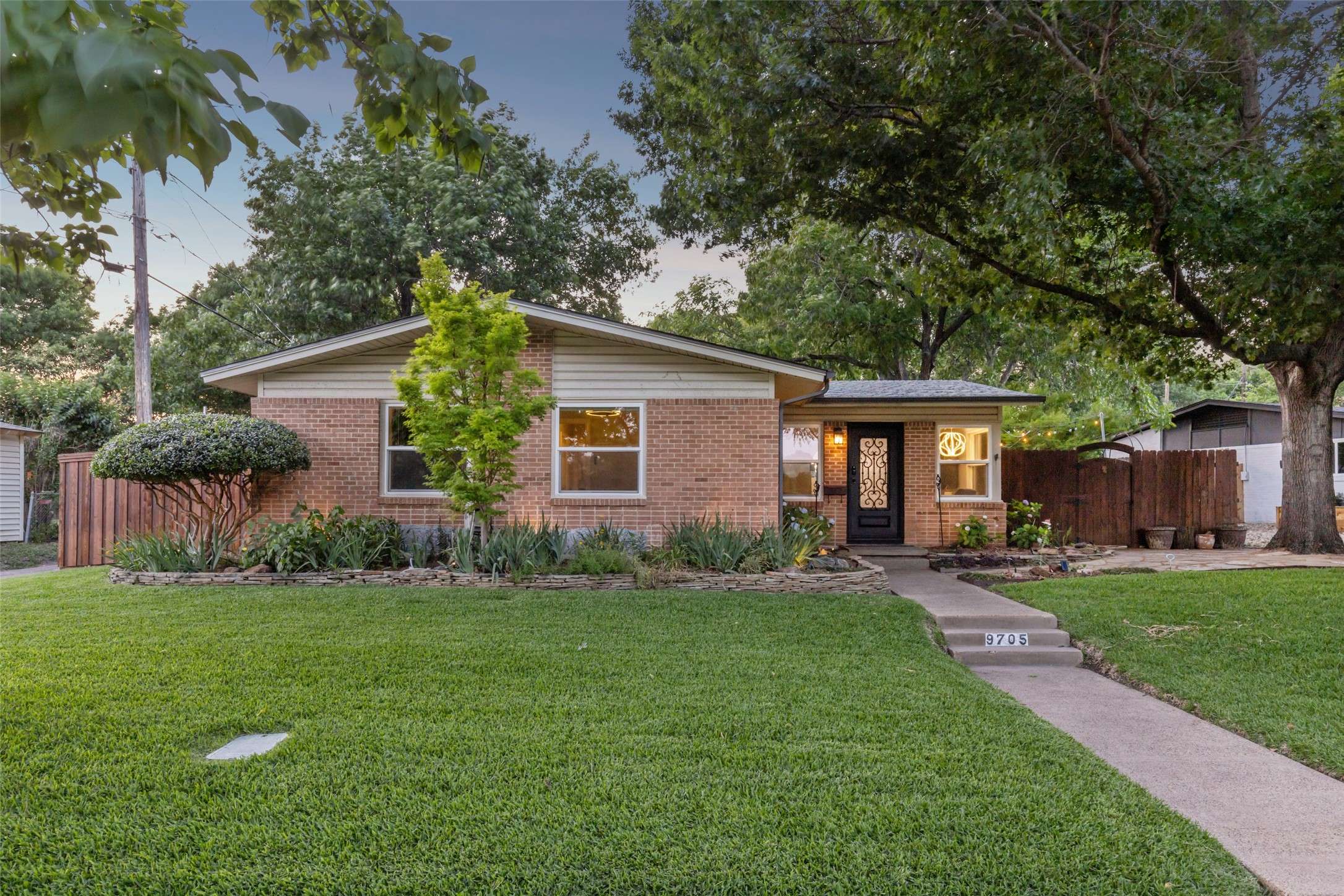 9705 Ash Creek DR, Dallas, TX 75228