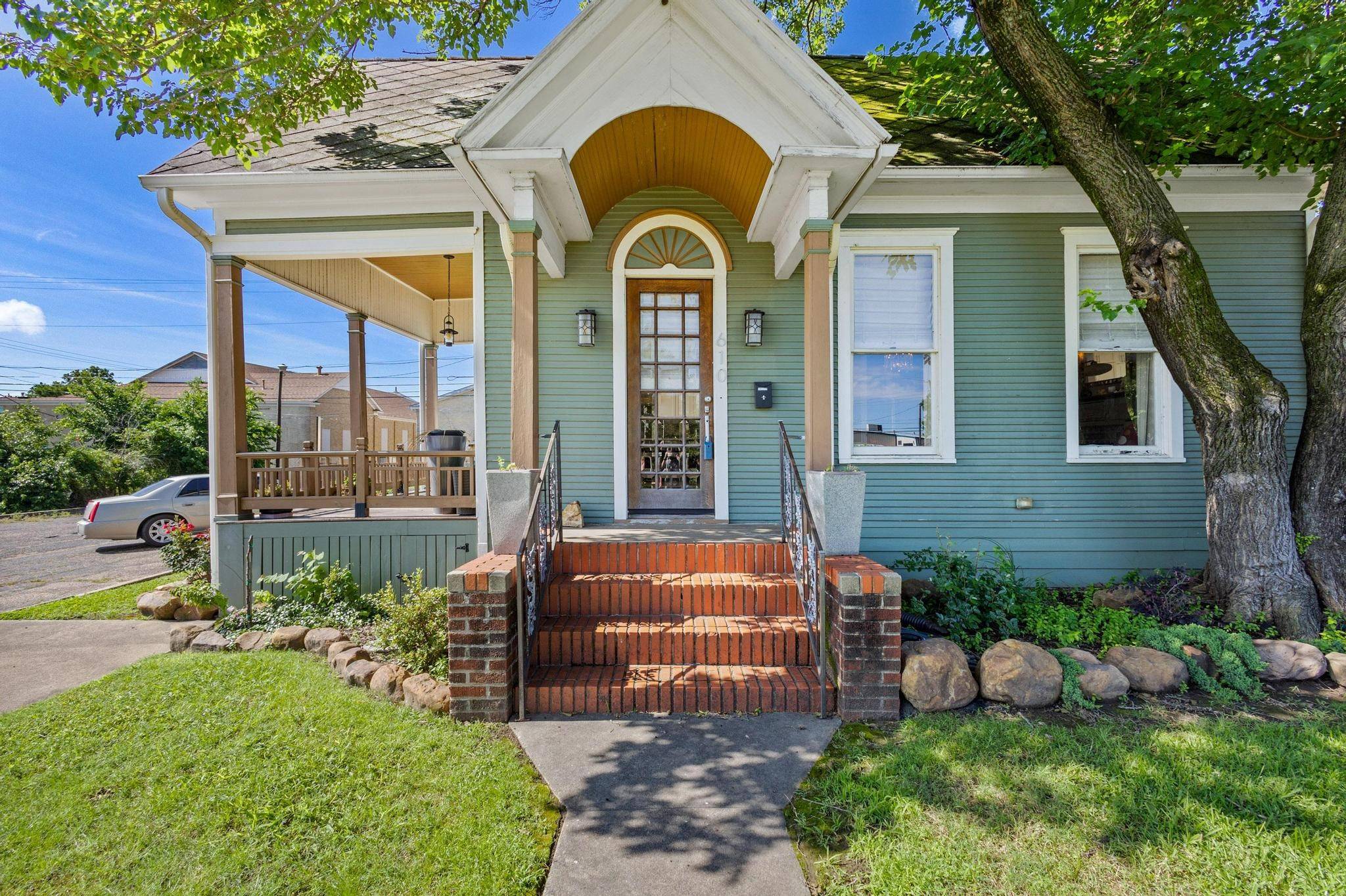 610 W Chestnut ST, Denison, TX 75020