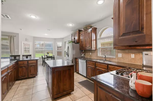 Fort Worth, TX 76244,12428 Leaflet DR