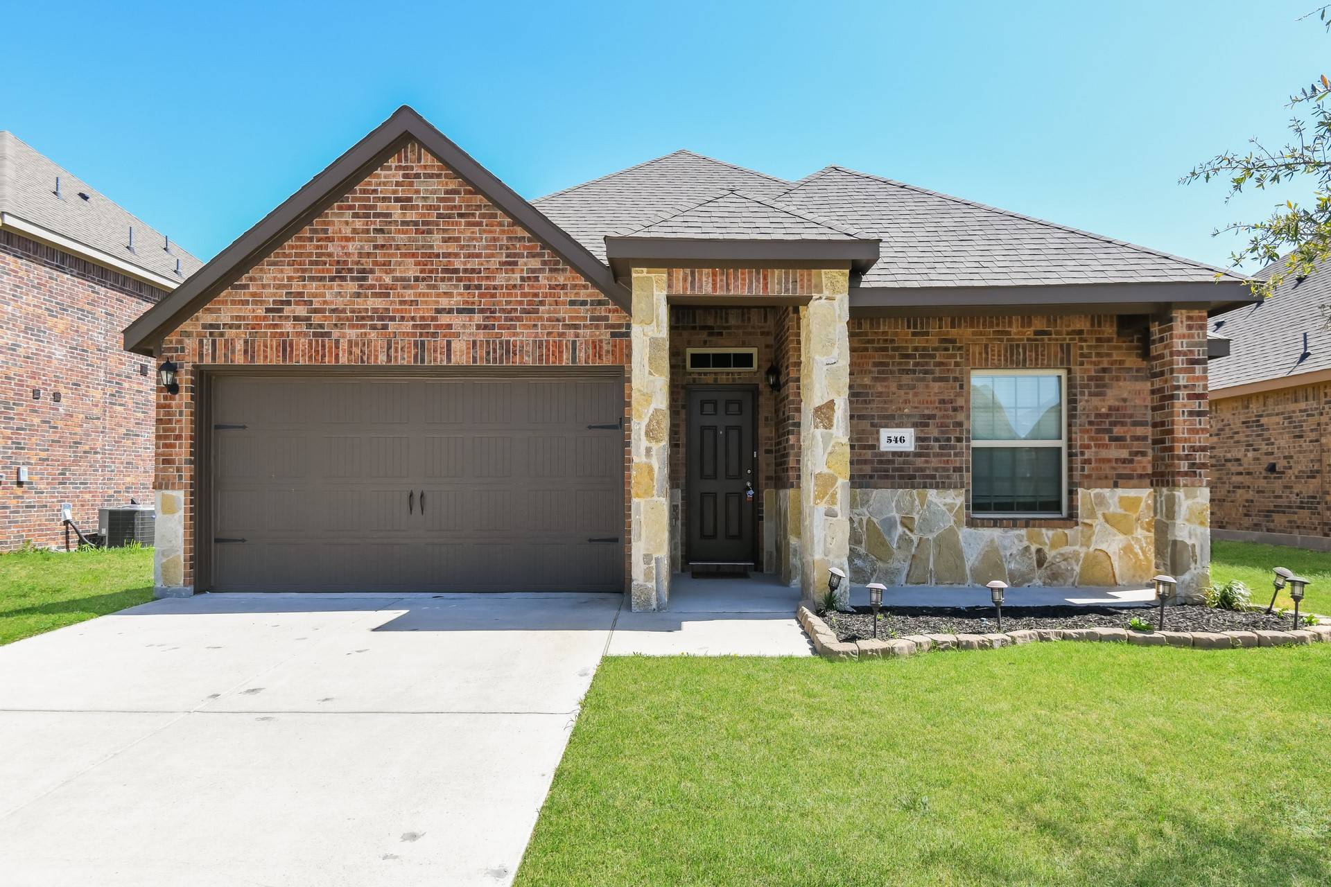 546 Clearlake DR, Waxahachie, TX 75165