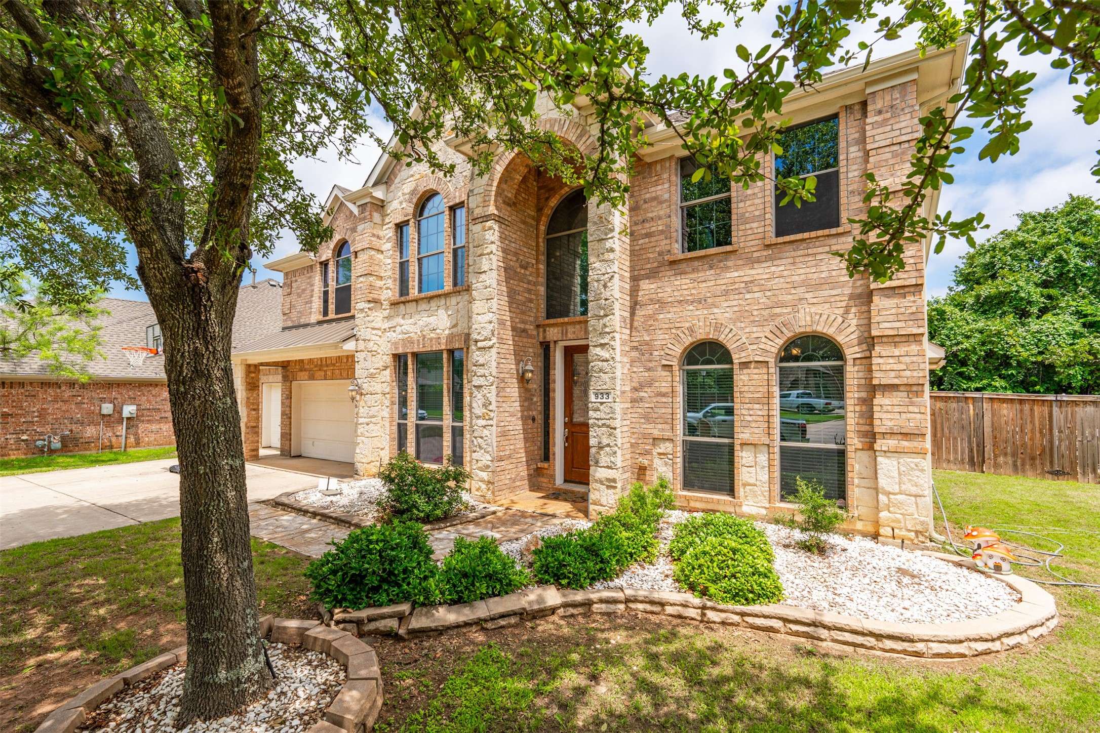 Burleson, TX 76028,933 Oatlands PL
