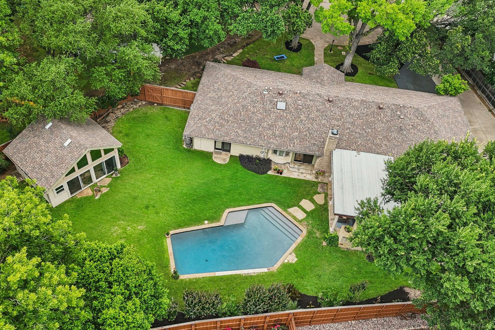 6942 Desco PL, Dallas, TX 75225