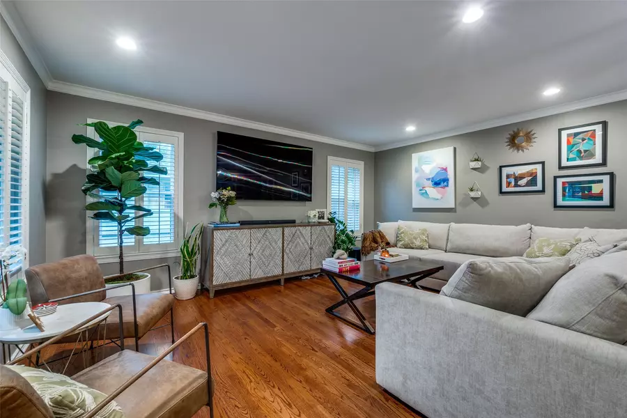 4159 Clover LN, Dallas, TX 75220