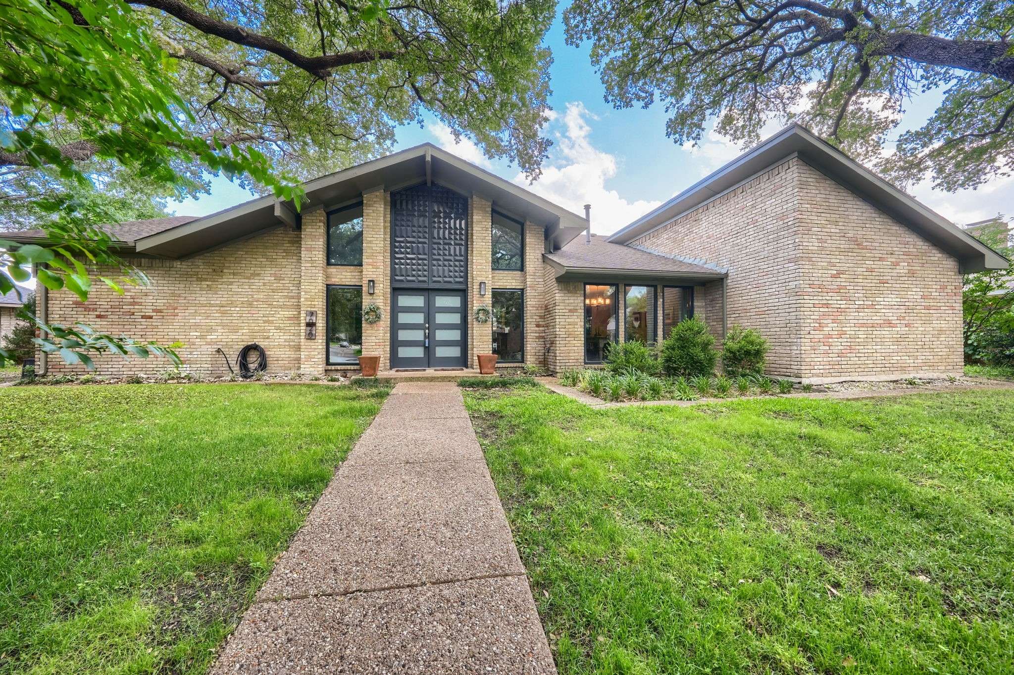 7020 Quartermile LN, Dallas, TX 75248