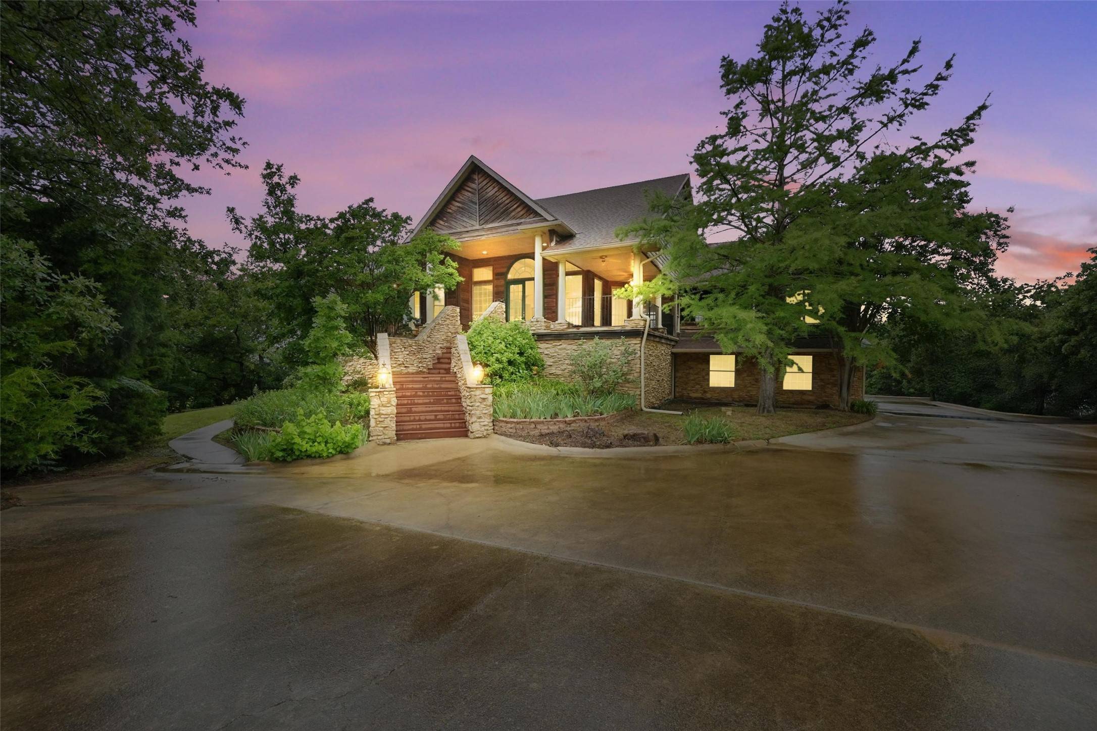 661 Diamond Point DR, Oak Point, TX 75068