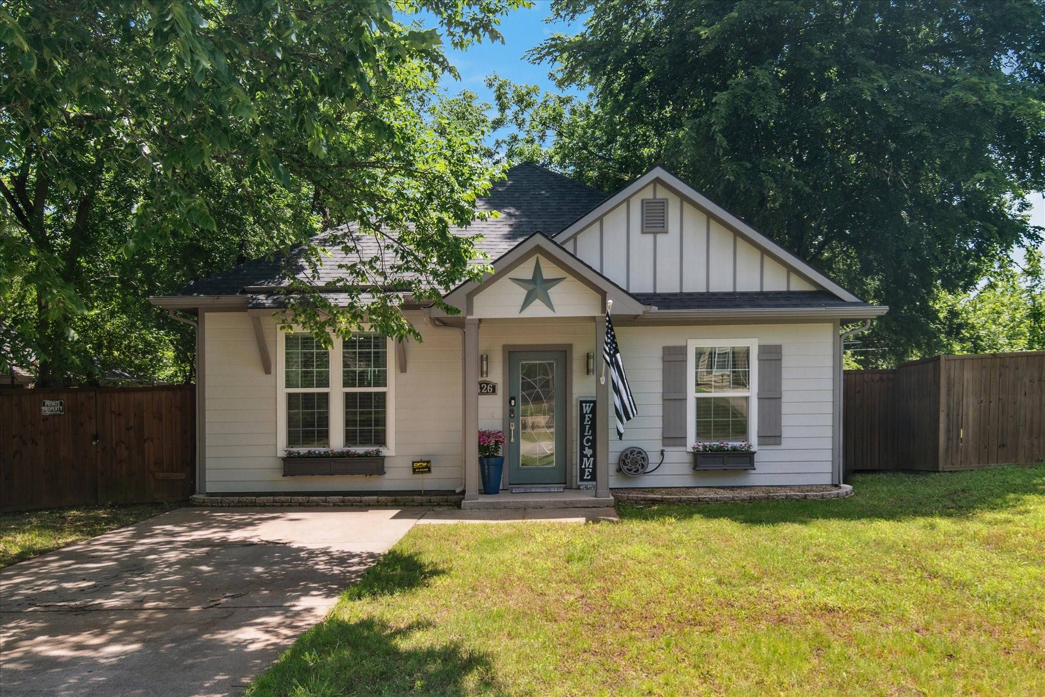 426 W Johnson ST, Denison, TX 75020