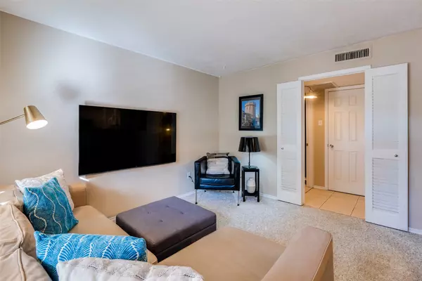 Dallas, TX 75219,4215 Avondale AVE #210