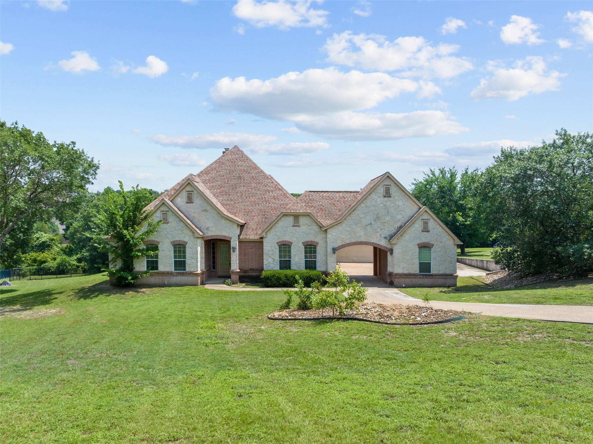 208 N Oakvista CT, Aledo, TX 76008
