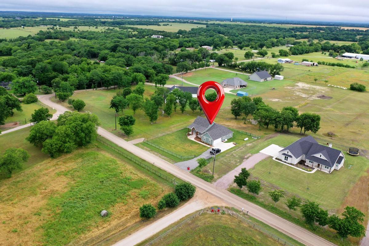 Whitewright, TX 75491,507 Wortham RD