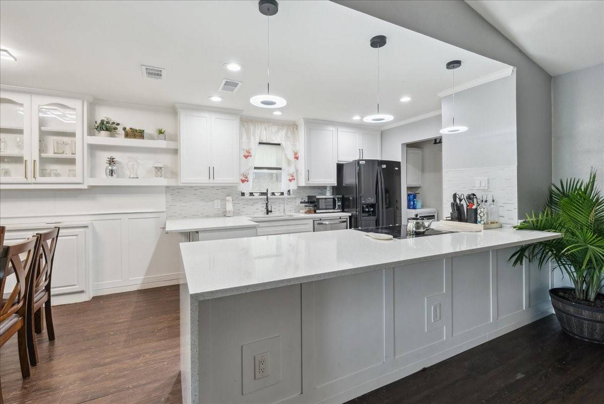 1527 Twin Post DR, Arlington, TX 76014