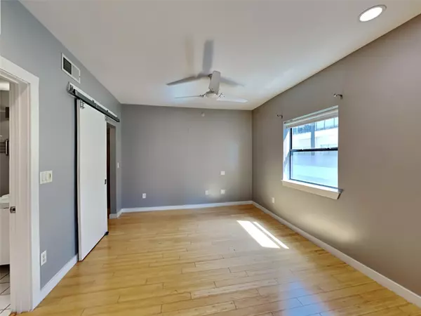 Dallas, TX 75215,1111 S Akard ST #309
