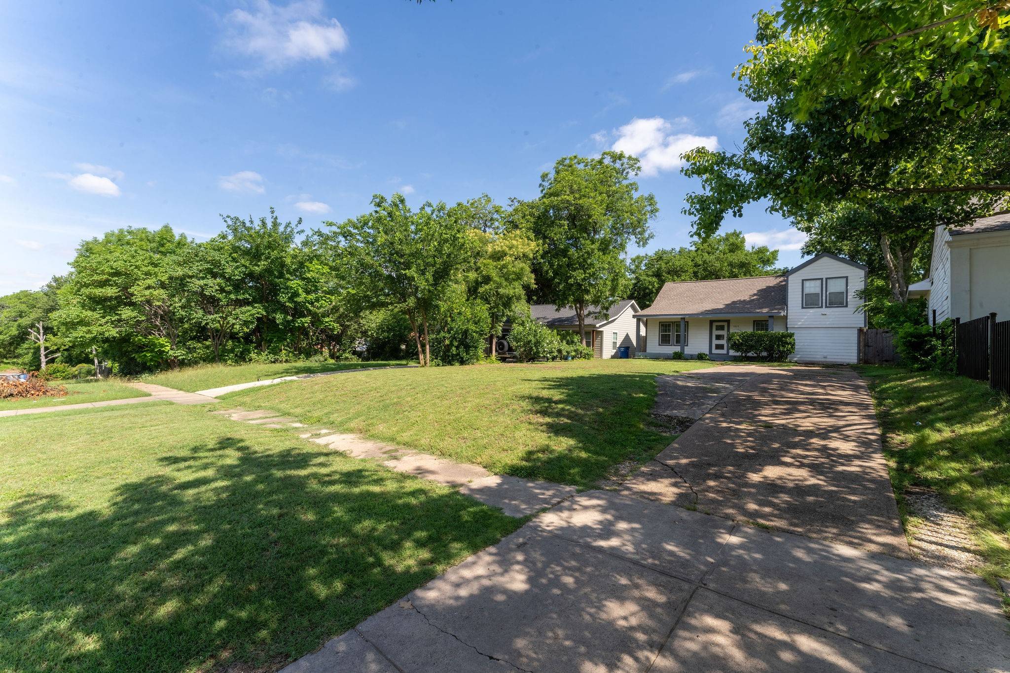 Dallas, TX 75211,2835 Gladstone DR