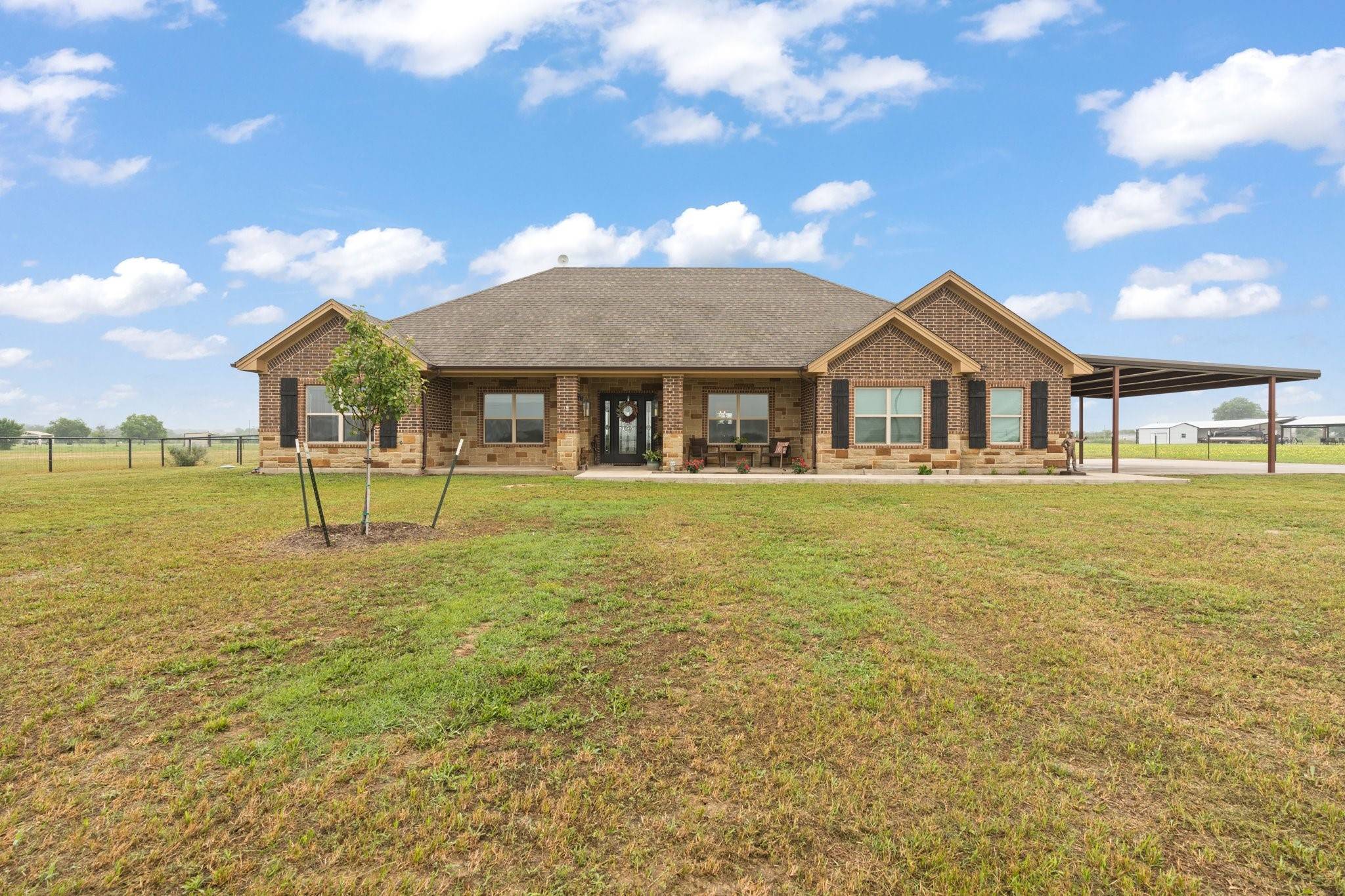 Cleburne, TX 76033,1213 Durham LN