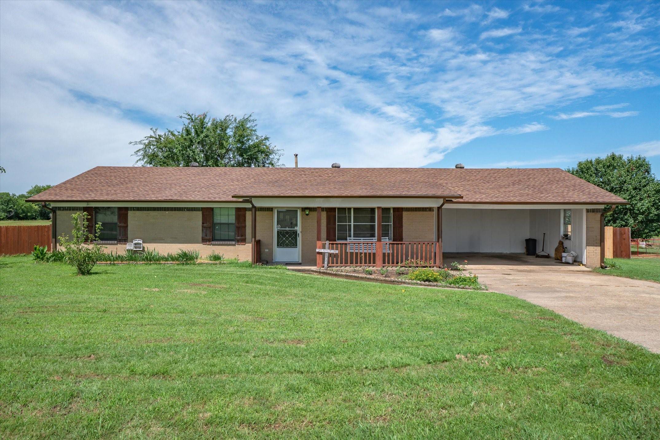 Grand Saline, TX 75140,2228 VZ County Road 1110