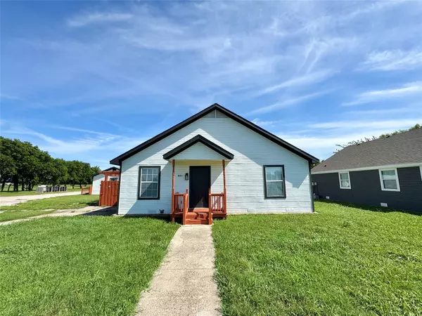 901 Kingdom CIR, Waxahachie, TX 75165