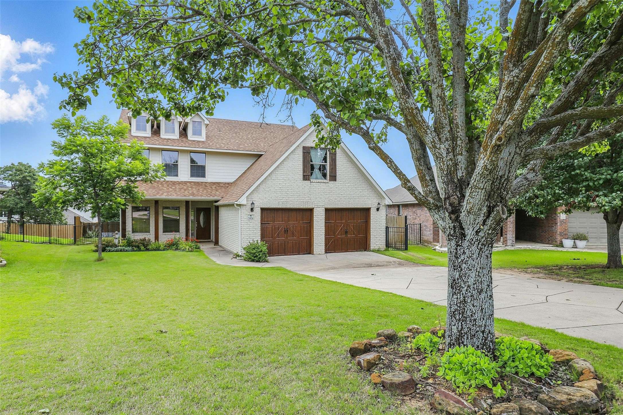 2824 Greenway DR, Burleson, TX 76028