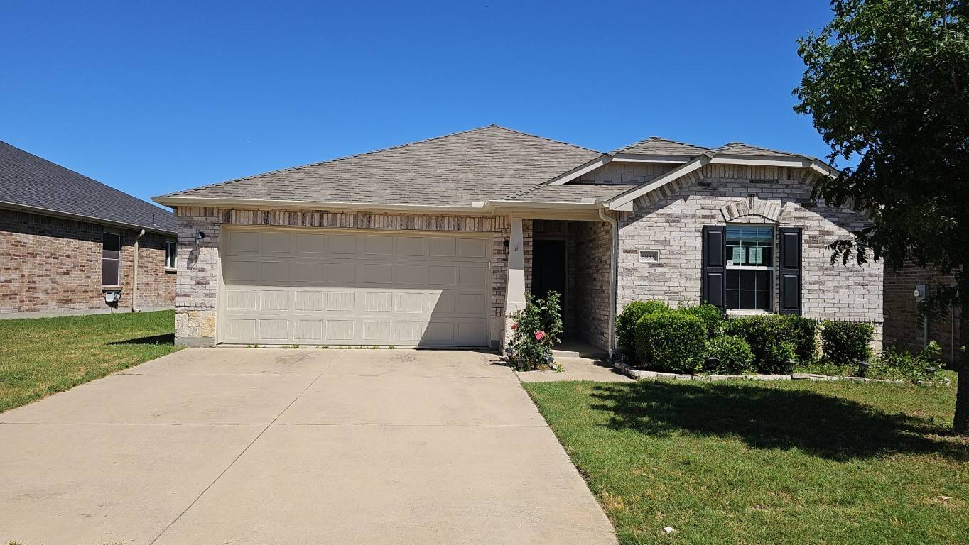5833 Mirror Ridge DR, Fort Worth, TX 76179