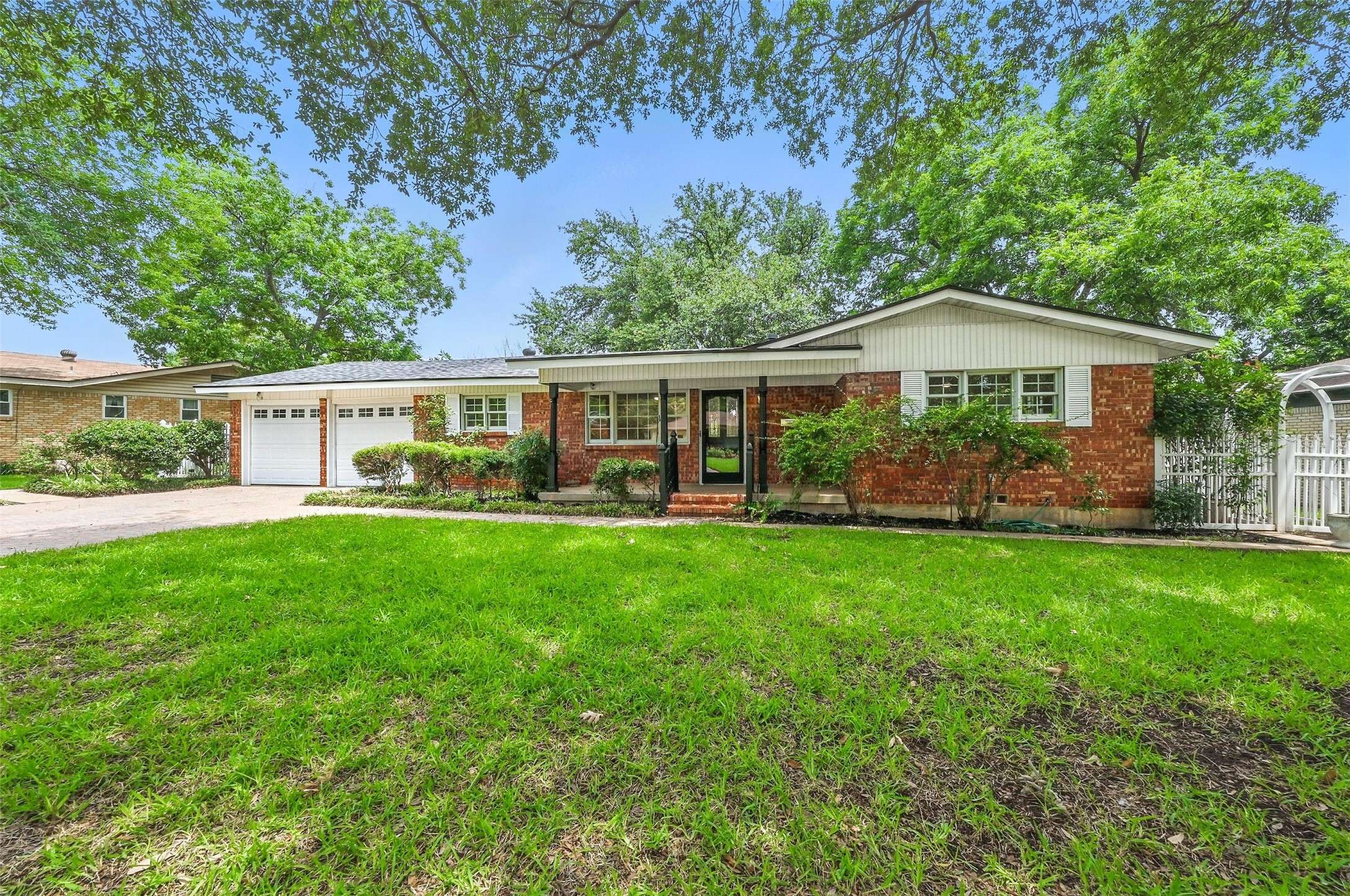 6729 Cylinda Sue CIR, North Richland Hills, TX 76180