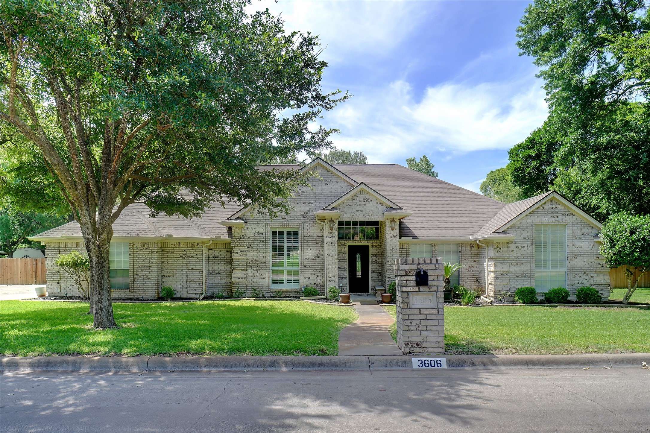 3606 Four Trees DR, Weatherford, TX 76087