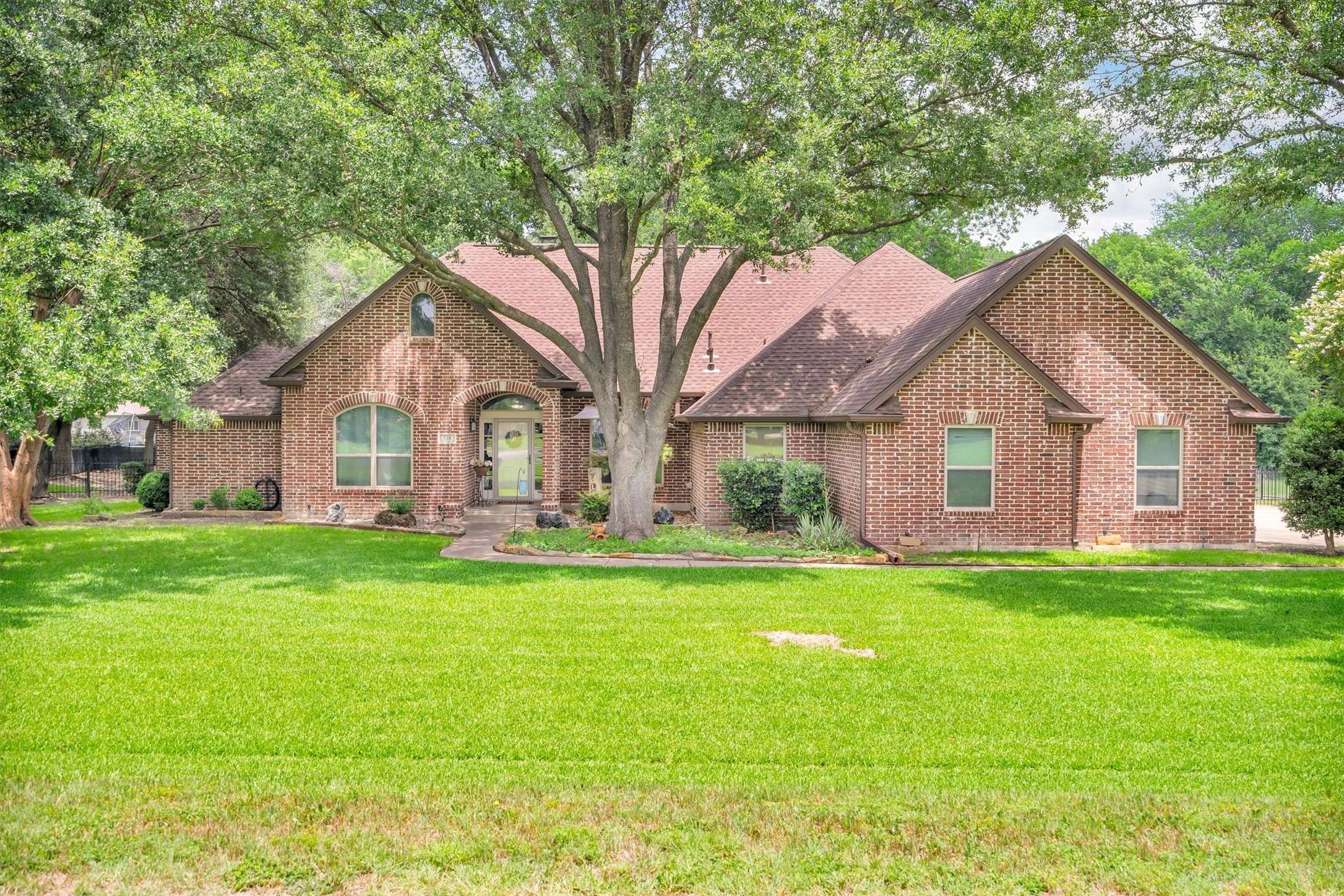 515 Seneca DR, Waxahachie, TX 75165
