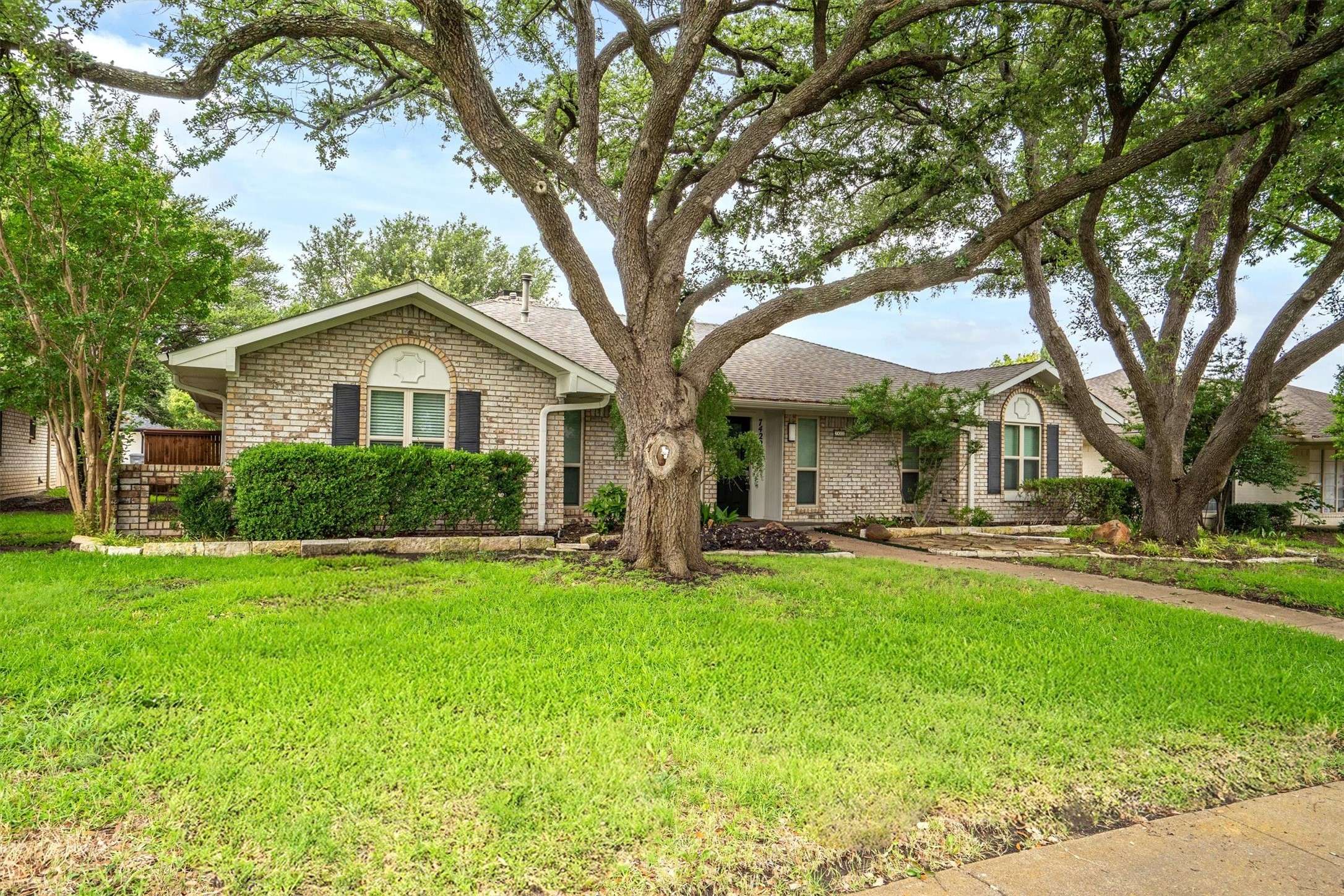 Dallas, TX 75248,7422 Foxworth DR