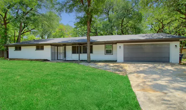 3404 Alhambra DR, Forest Hill, TX 76119