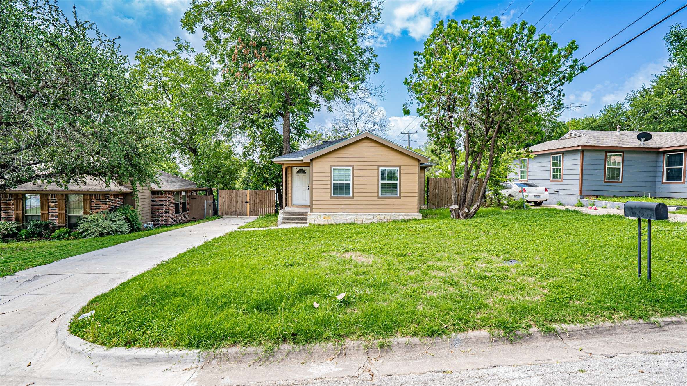 5029 Kessler RD, River Oaks, TX 76114