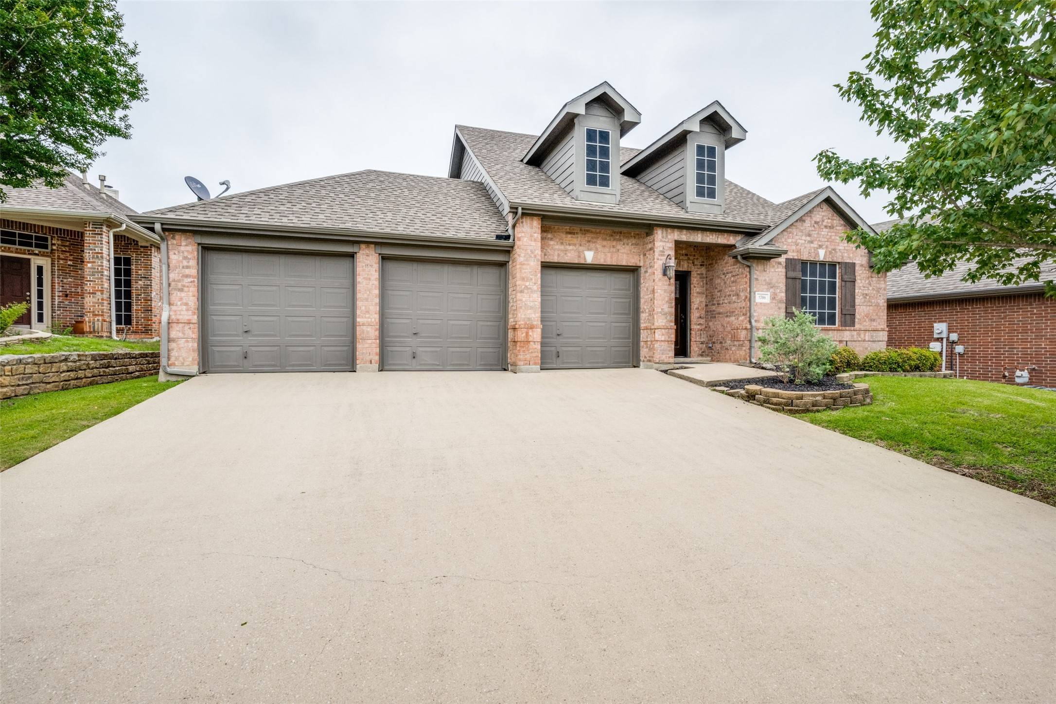 1706 Osprey CT, Corinth, TX 76210