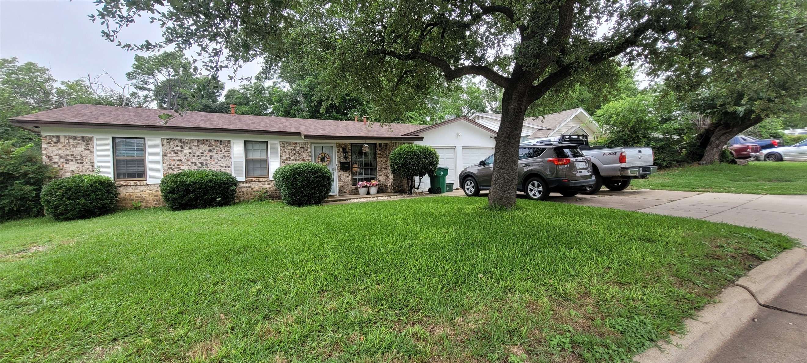3253 Gene LN, Haltom City, TX 76117