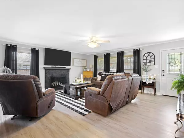 Bowie, TX 76230,910 N Mill ST