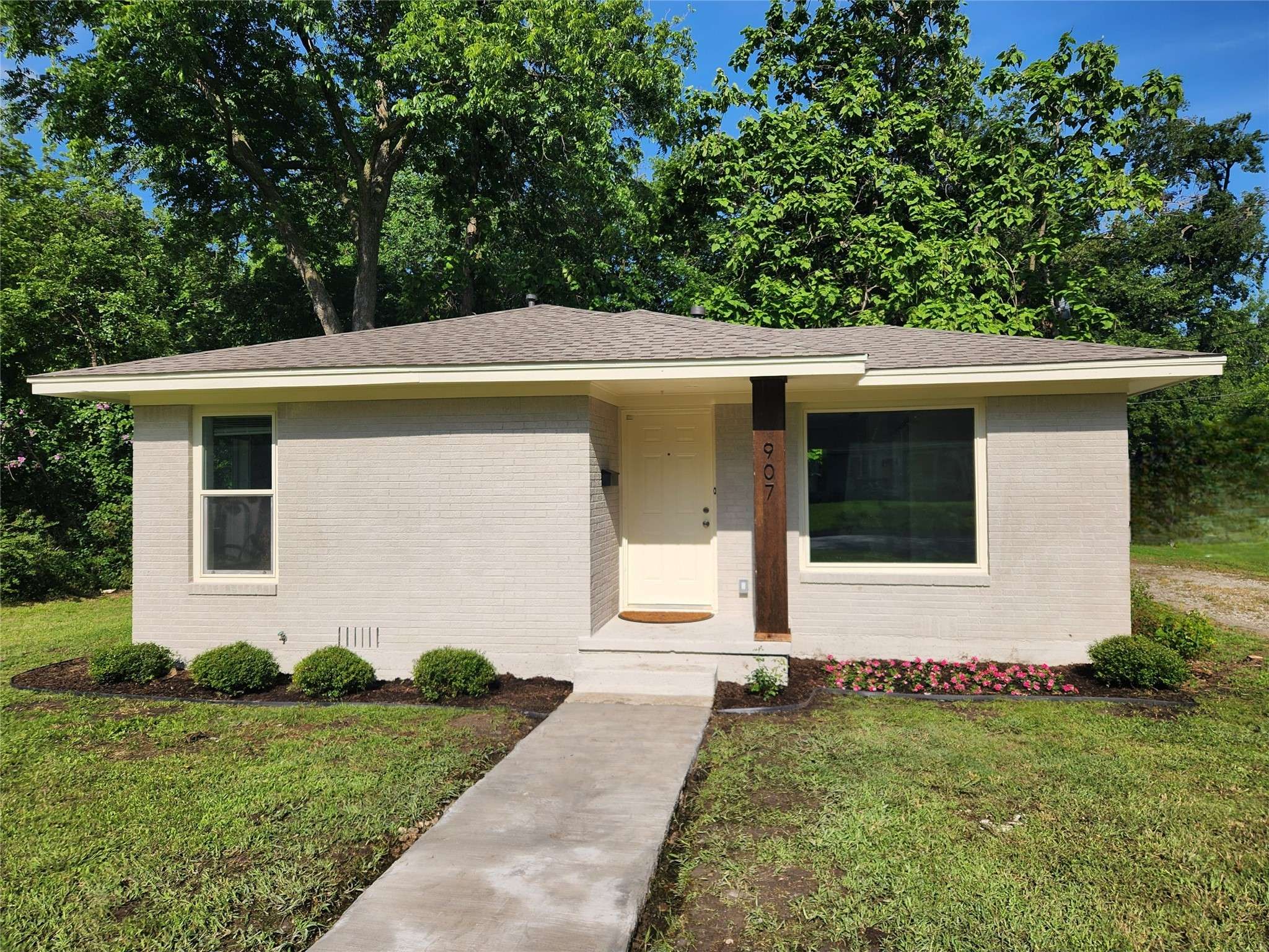 907 S Dixon ST S, Gainesville, TX 76240