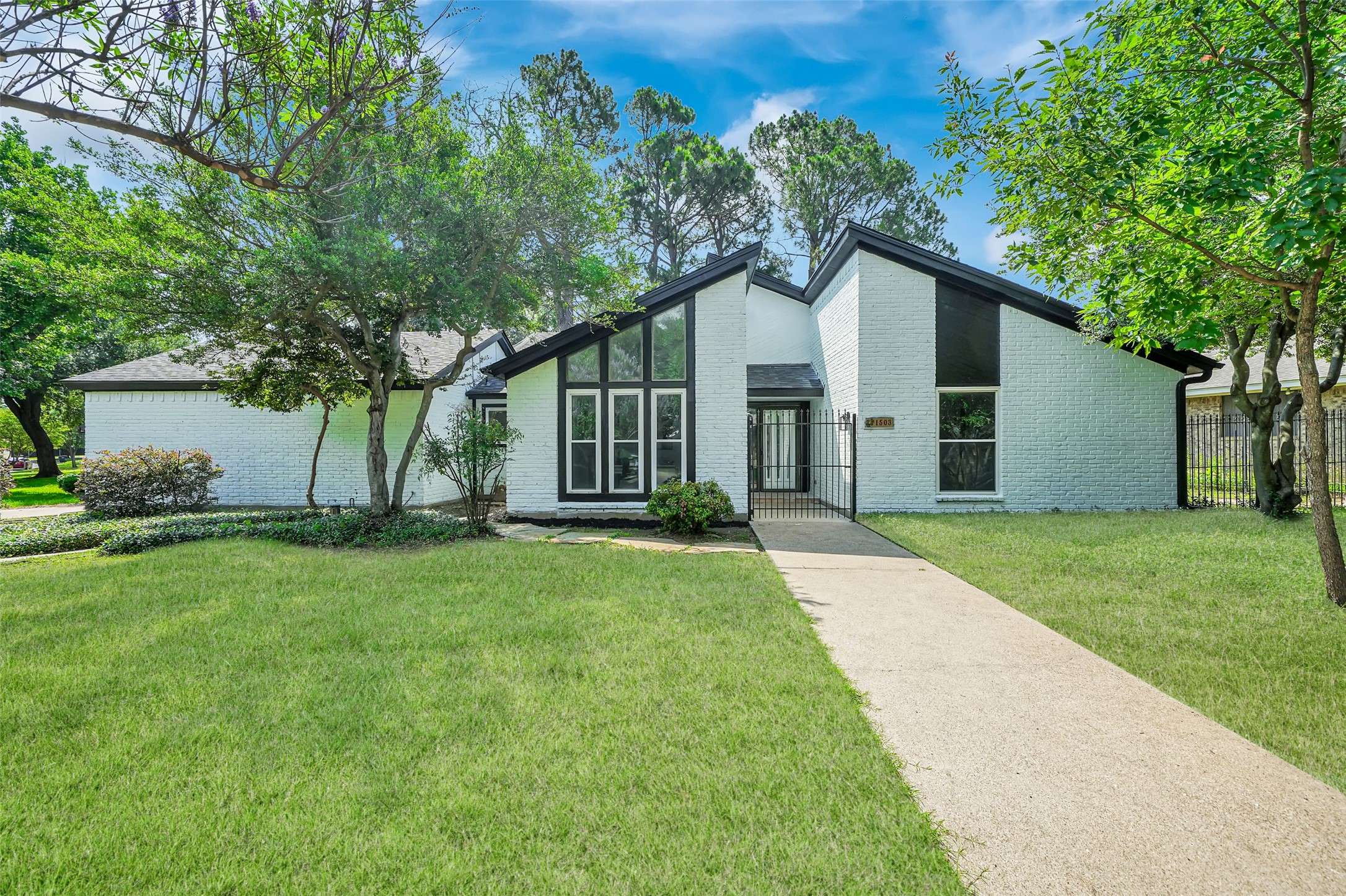 1503 Woodbine ST, Arlington, TX 76012