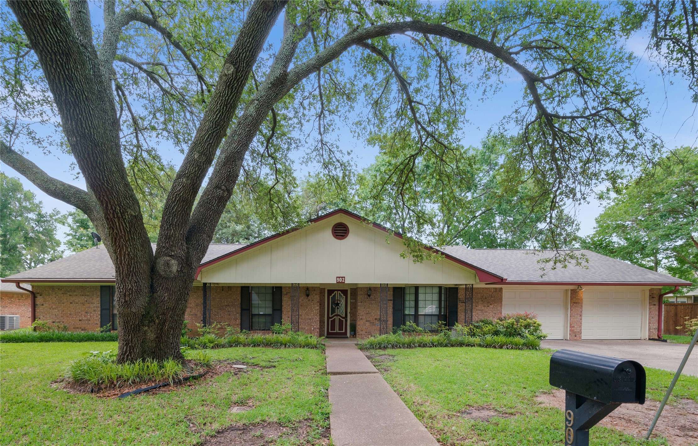 902 Humphrey, Athens, TX 75751
