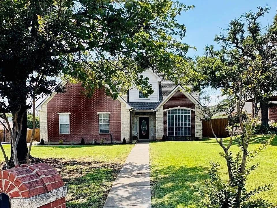 702 John Thomas DR, Keene, TX 76059