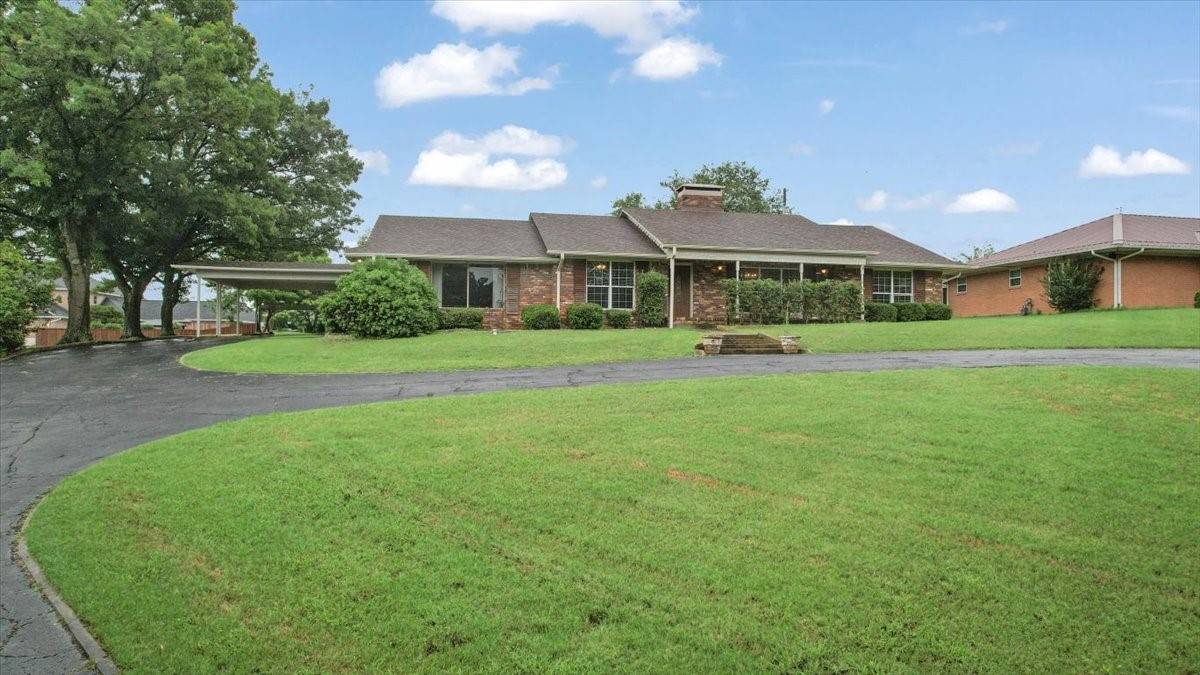 Sherman, TX 75092,2710 W Houston ST