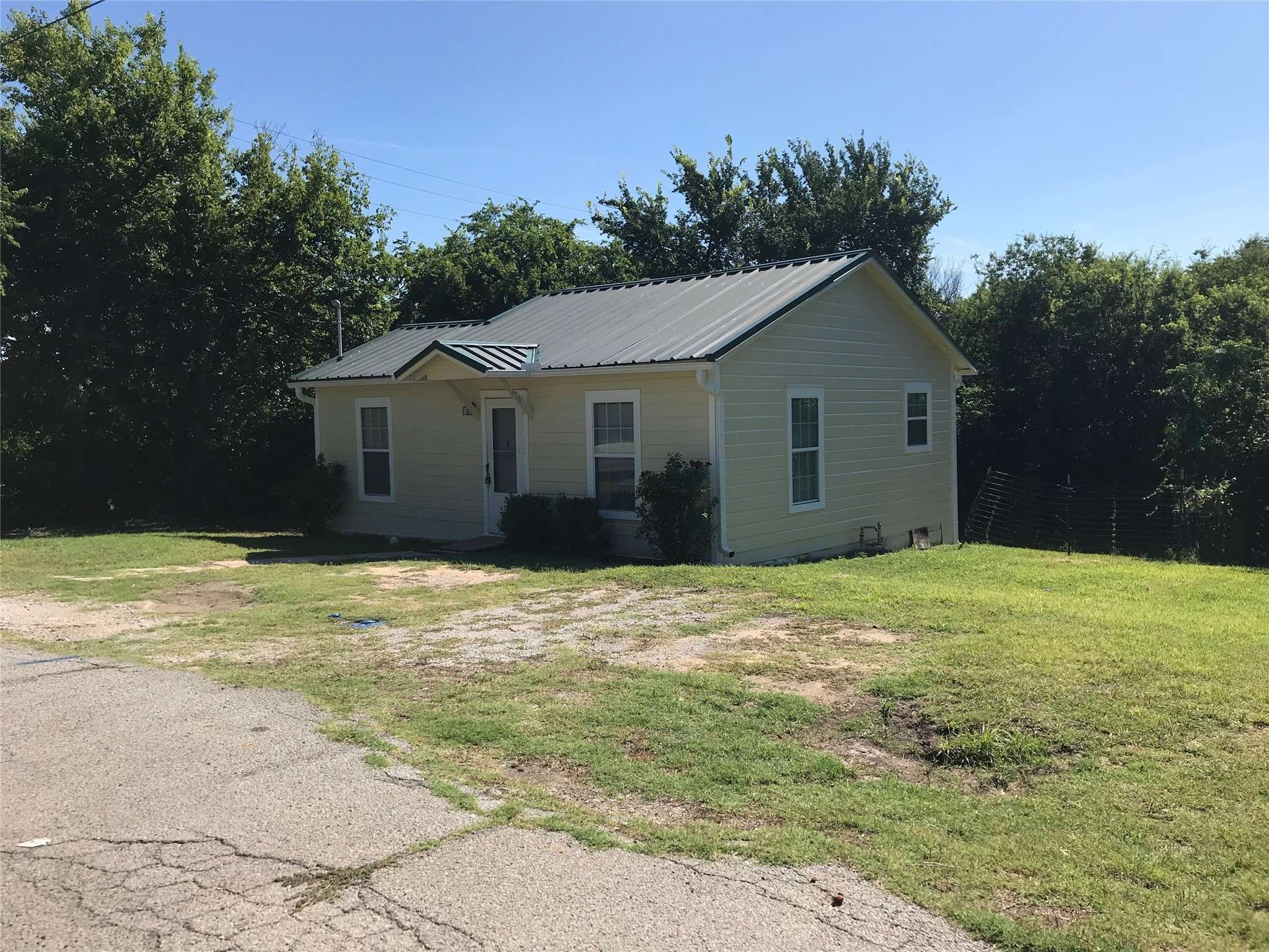 416 Shannon ST, Weatherford, TX 76086