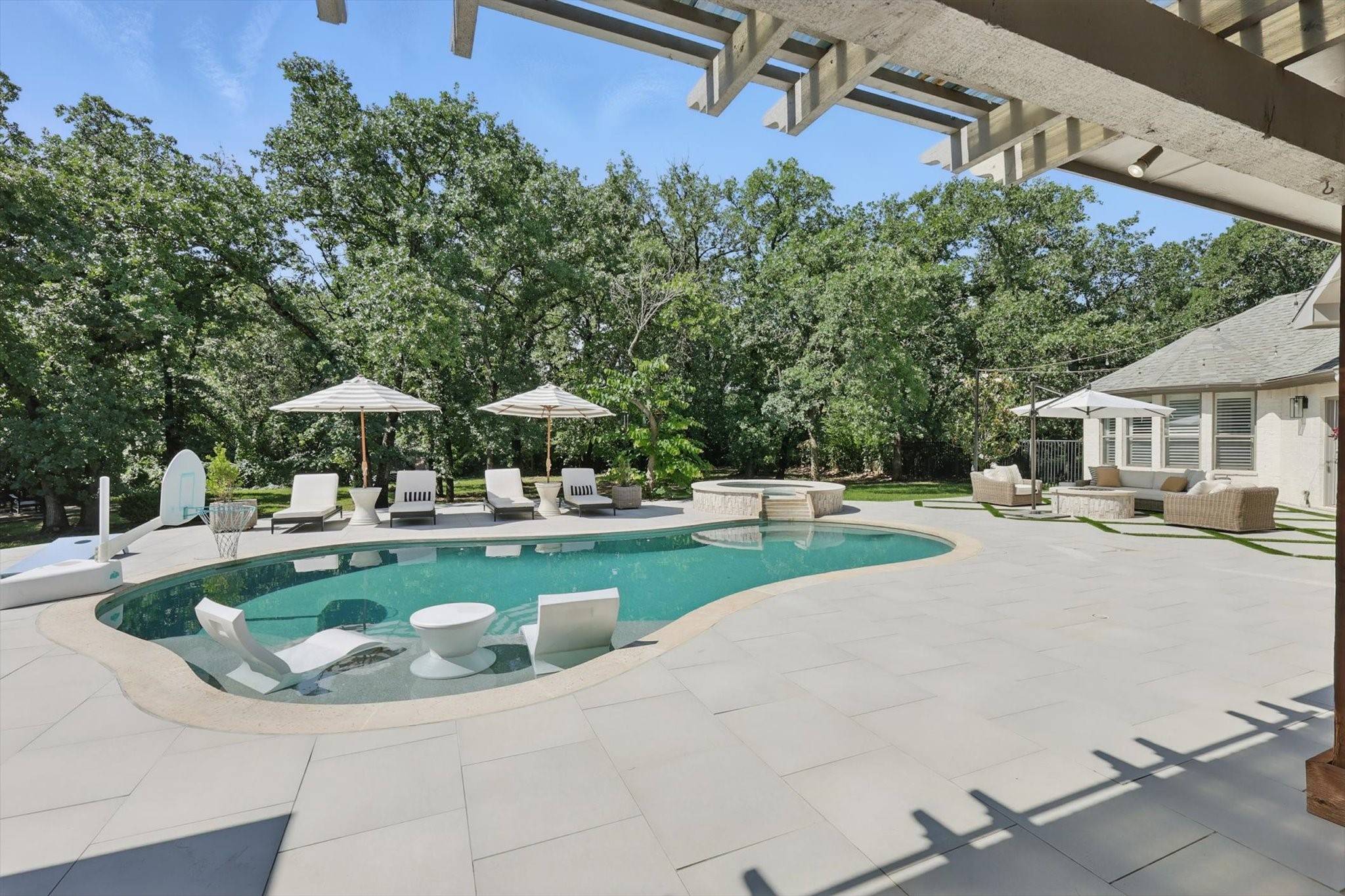 200 Mosswood DR, Argyle, TX 76226