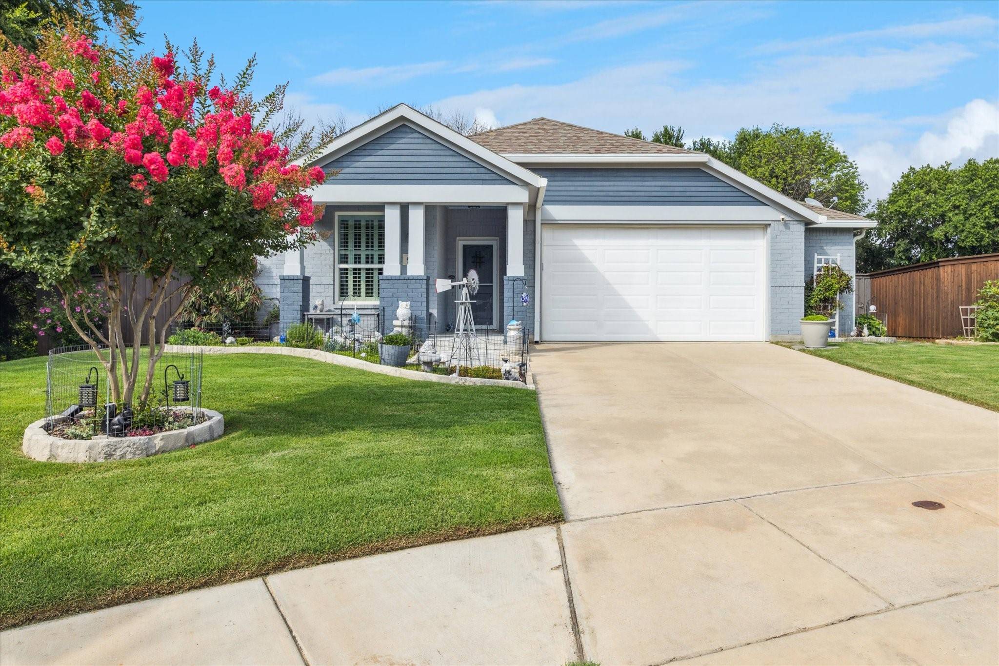 901 Freesia DR, Little Elm, TX 75068
