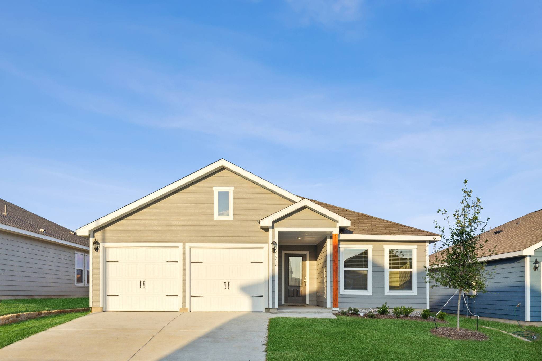 9928 Voyager LN, Fort Worth, TX 76131