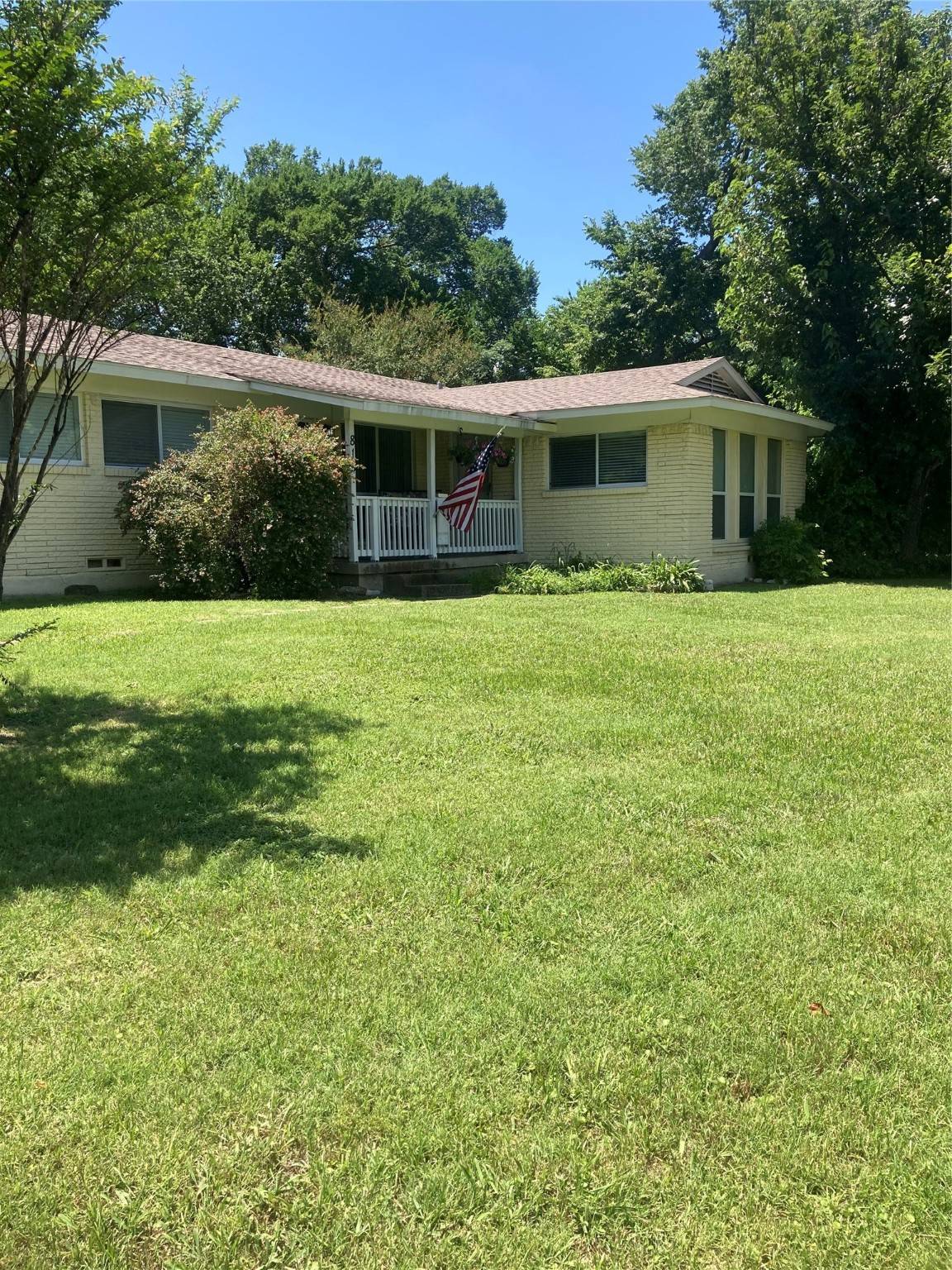 815 N Joe Wilson RD, Cedar Hill, TX 75104