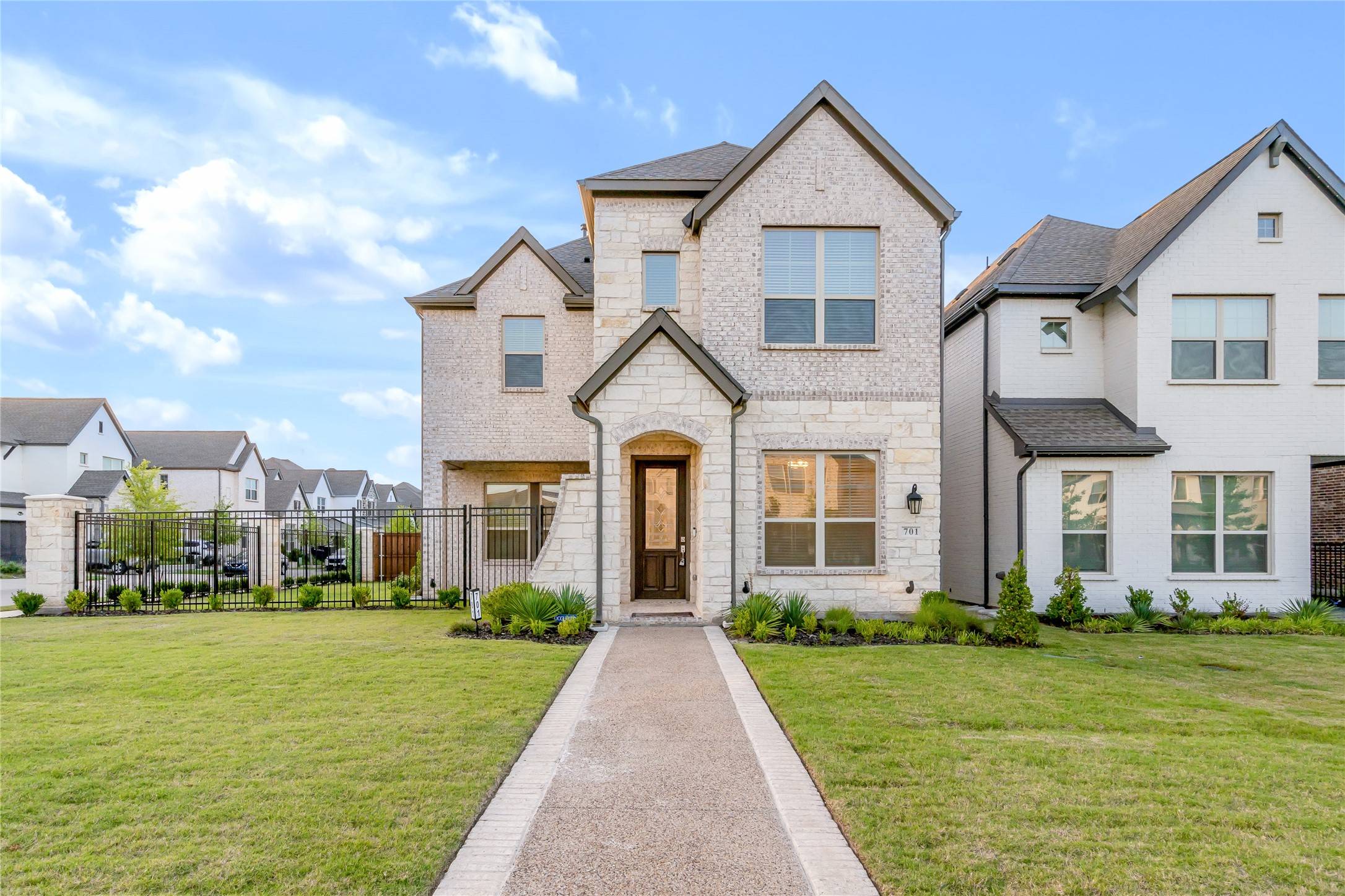 701 Prairie Falcon DR, Arlington, TX 76005