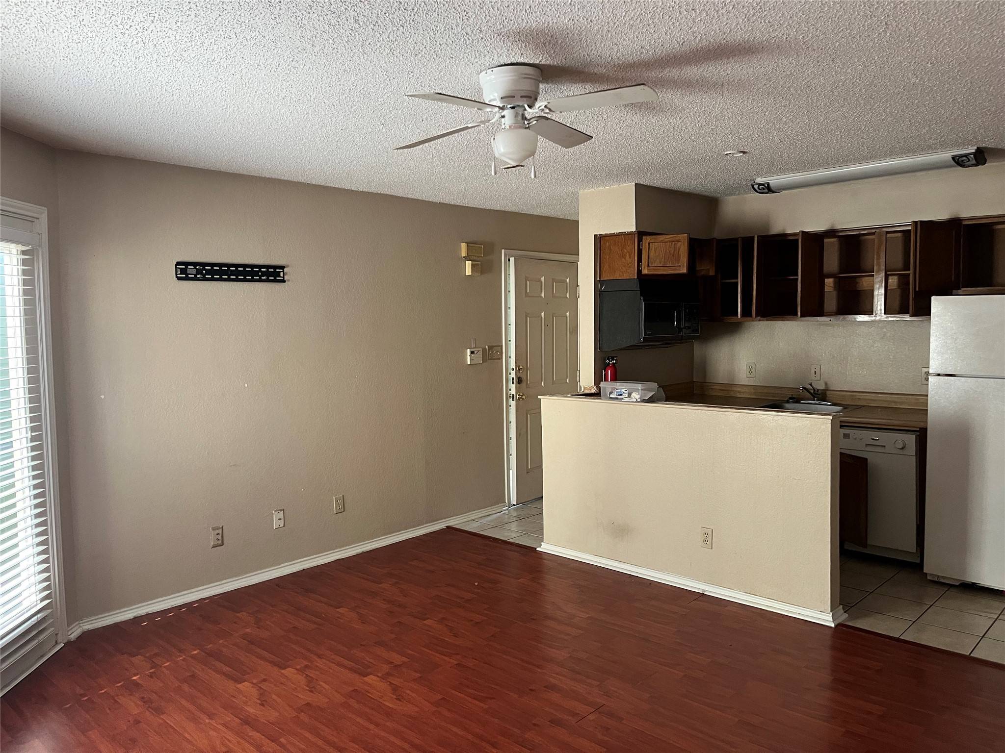 Dallas, TX 75243,9823 Walnut ST #306