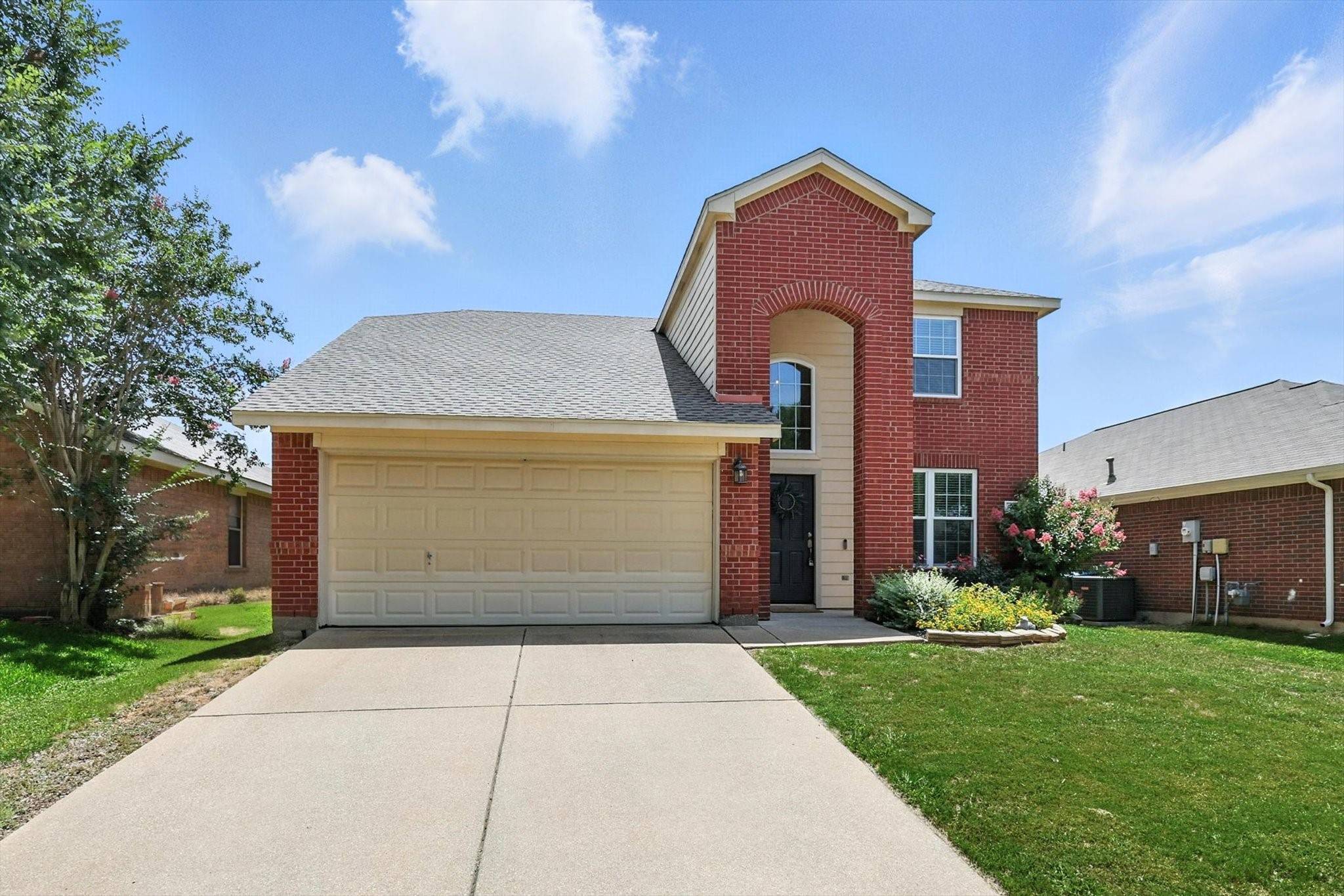 8520 Hawks Nest DR, Fort Worth, TX 76131